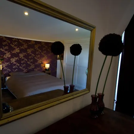 Chateau De - Caveau De Sabrage Savennes (Puy-de-Dome)