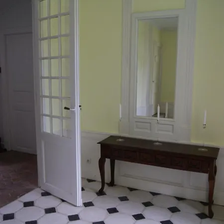 Oda ve Kahvaltı Chateau De - Caveau De Sabrage Savennes (Puy-de-Dome)