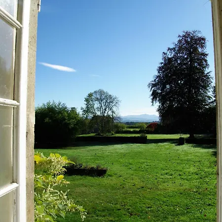 Oda ve Kahvaltı Chateau De - Caveau De Sabrage