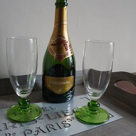 Chateau De - Caveau De Sabrage