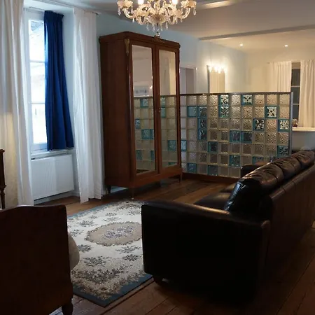 Oda ve Kahvaltı Chateau De - Caveau De Sabrage 4*