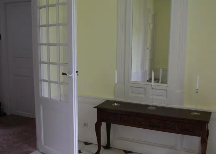 Frühstückspension Chateau De - Caveau De Sabrage Savennes (Puy-de-Dome)