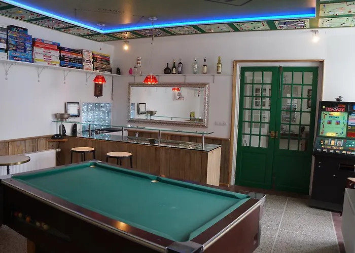 Chateau De - Caveau De Sabrage 4*