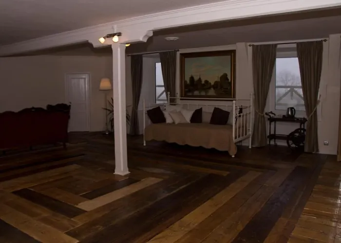 Chateau De - Caveau De Sabrage Savennes (Puy-de-Dome)