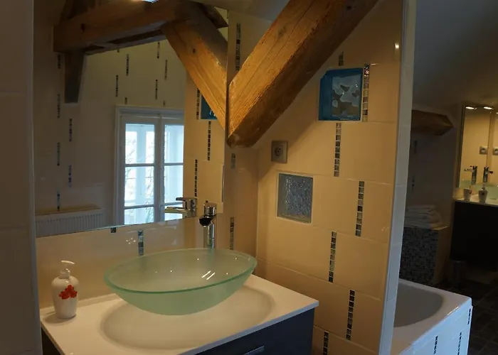 Frühstückspension Chateau De - Caveau De Sabrage 4*