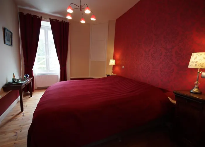 Chateau De - Caveau De Sabrage Frühstückspension Savennes (Puy-de-Dome)