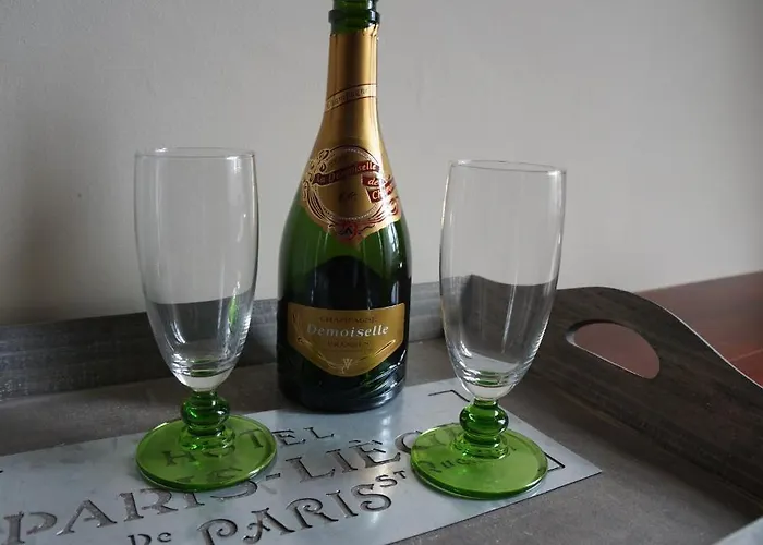 Chateau De - Caveau De Sabrage