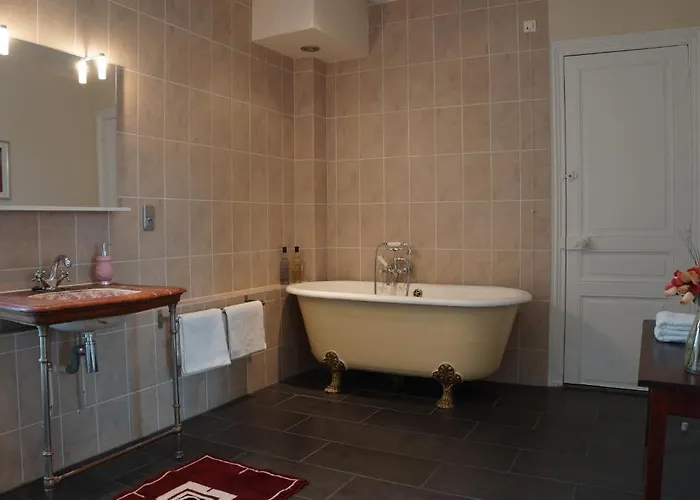 Chateau De - Caveau De Sabrage 4* Savennes (Puy-de-Dome)