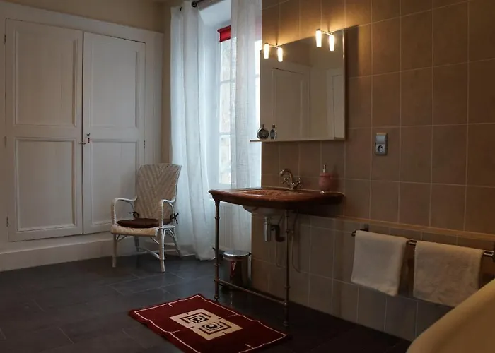 Chateau De - Caveau De Sabrage 4*