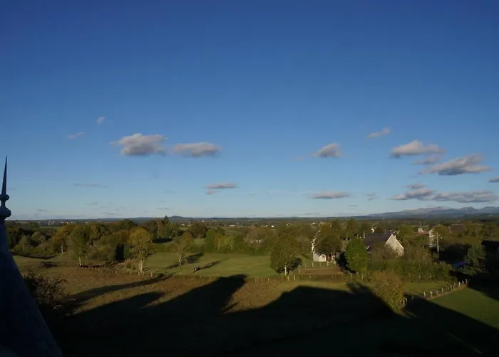 Frühstückspension Chateau De - Caveau De Sabrage Savennes (Puy-de-Dome)