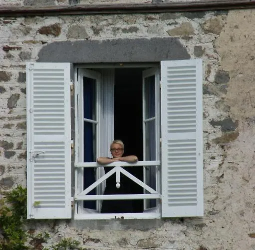 Chateau De - Caveau De Sabrage Savennes (Puy-de-Dome)