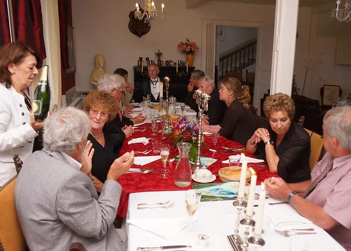 Chateau De - Caveau De Sabrage Frühstückspension Savennes (Puy-de-Dome)