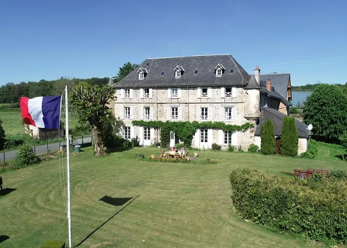 Frühstückspension Chateau De - Caveau De Sabrage 4*