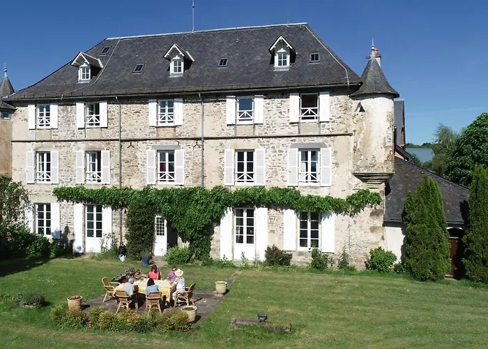 Frühstückspension Chateau De - Caveau De Sabrage 4*